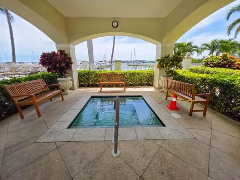806 E Windward Way Lantana FL 33462