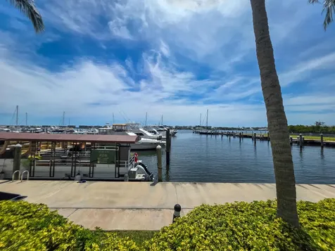 806 E Windward Way Lantana FL 33462