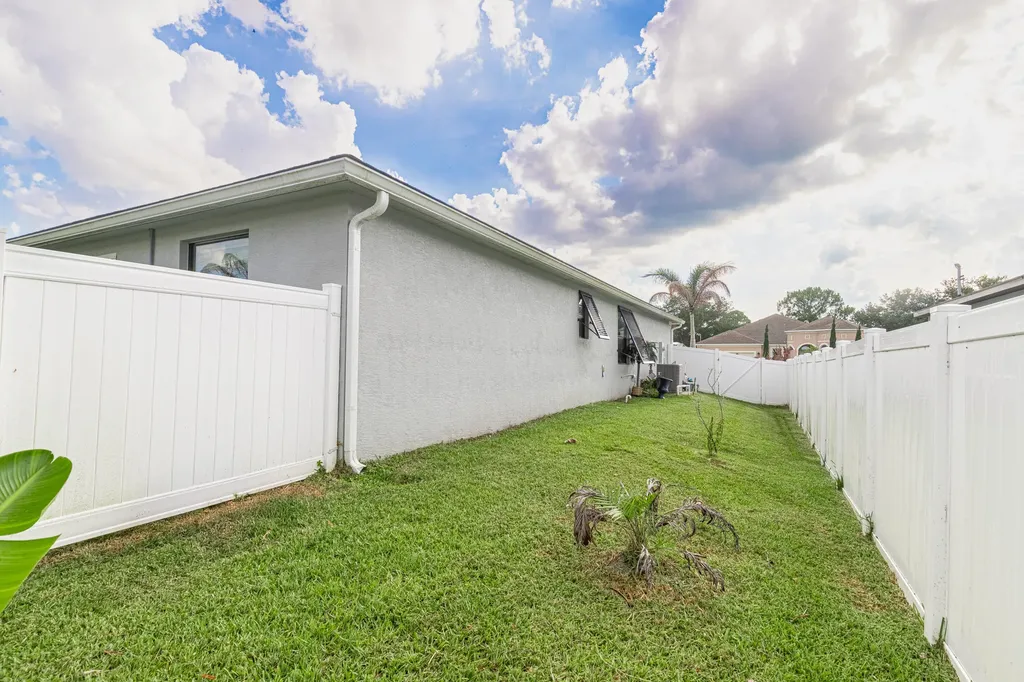 5775 NW Cahaba Street Port St Lucie FL 34986
