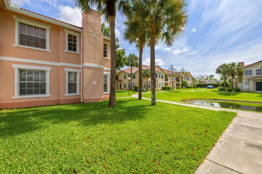 1307 Belmont Lane North Lauderdale FL 33068