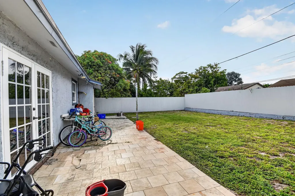 4033 Kent Avenue Lake Worth Beach FL 33461