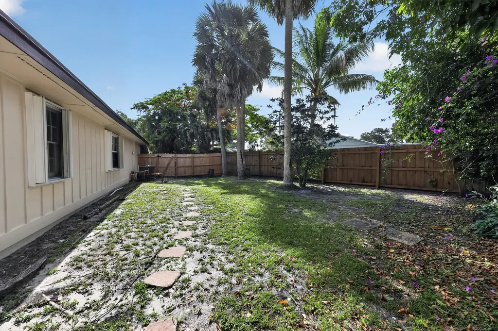 748 Place Chateau Delray Beach FL 33445