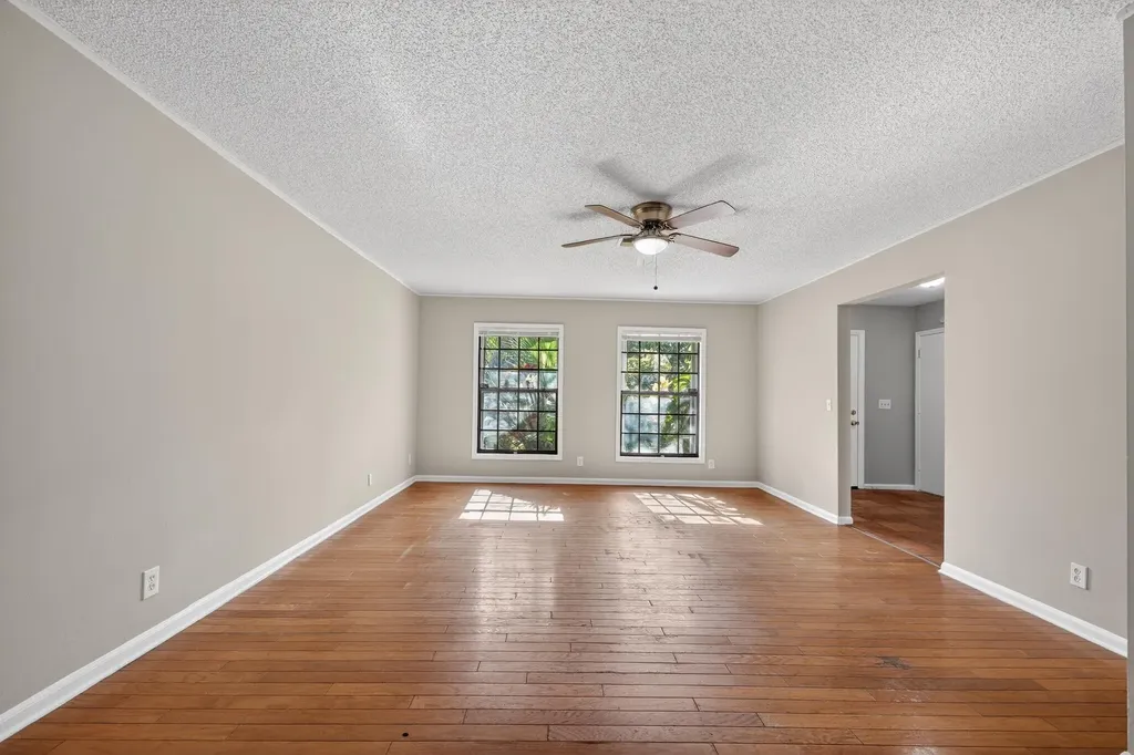 748 Place Chateau Delray Beach FL 33445