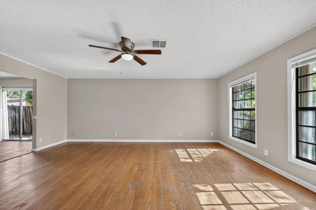 748 Place Chateau Delray Beach FL 33445
