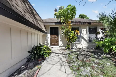 748 Place Chateau Delray Beach FL 33445