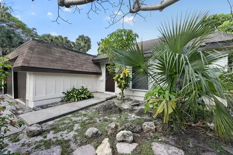 748 Place Chateau Delray Beach FL 33445