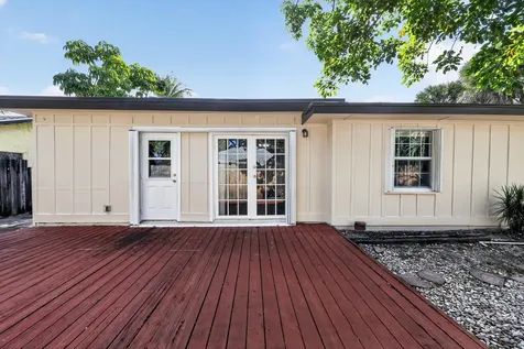 748 Place Chateau Delray Beach FL 33445