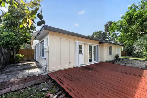748 Place Chateau Delray Beach FL 33445