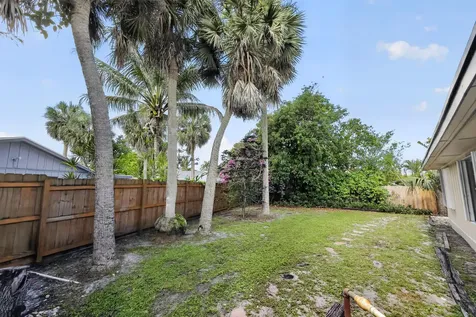 748 Place Chateau Delray Beach FL 33445
