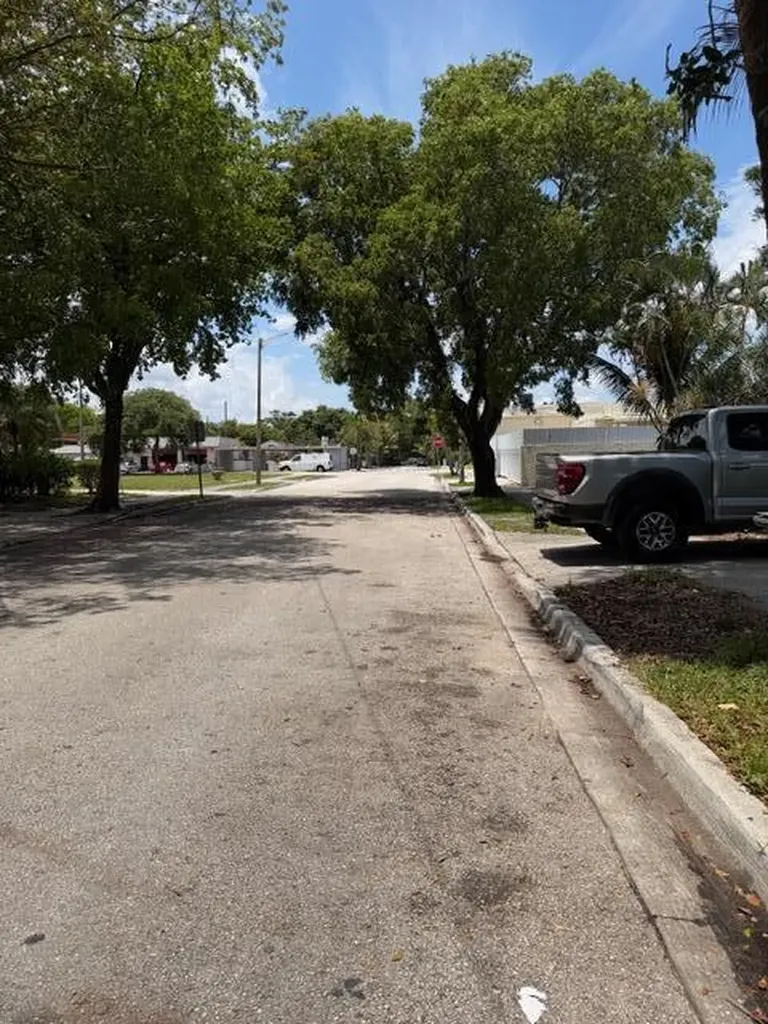 521 48th Street West Palm Beach FL 33407
