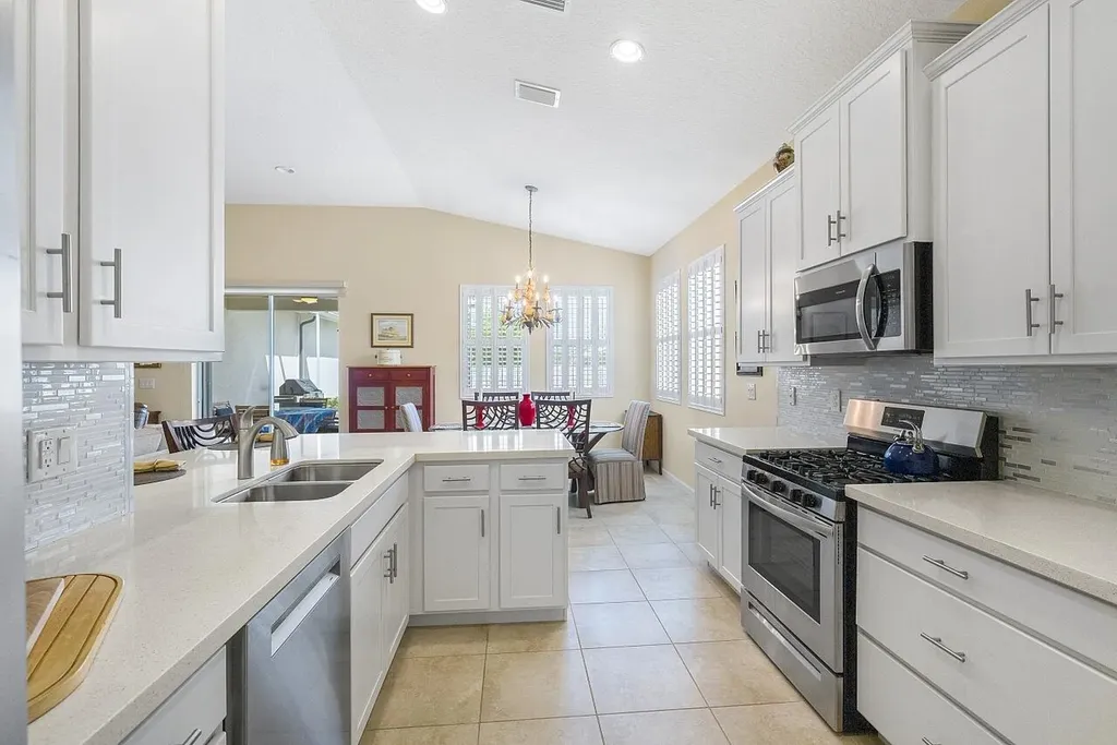 7218 E Village Square Vero Beach FL 32966