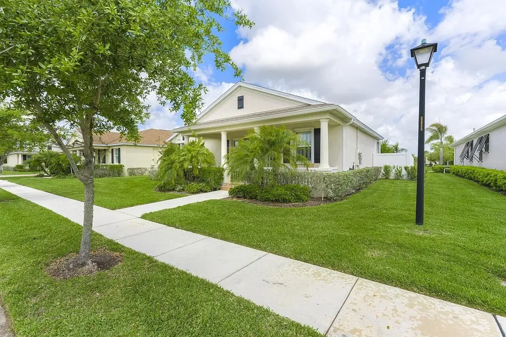 7218 E Village Square Vero Beach FL 32966
