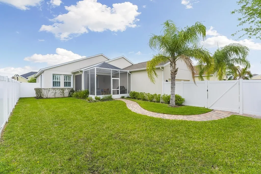7218 E Village Square Vero Beach FL 32966