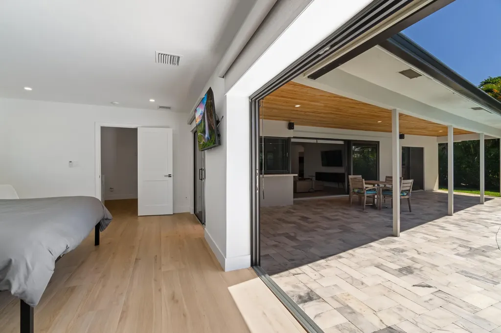 820 Canary Walk Delray Beach FL 33483