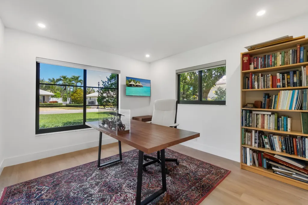 820 Canary Walk Delray Beach FL 33483