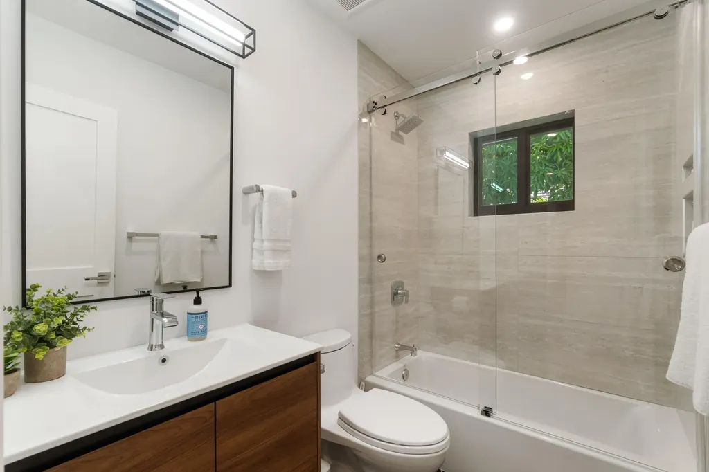 820 Canary Walk Delray Beach FL 33483