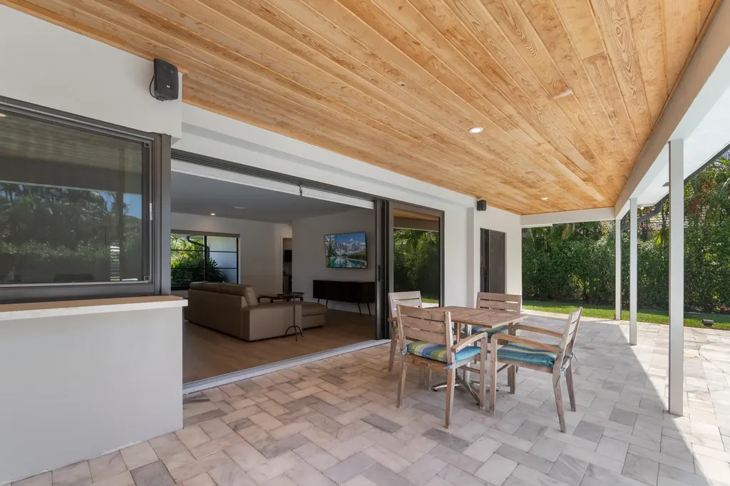 820 Canary Walk Delray Beach FL 33483