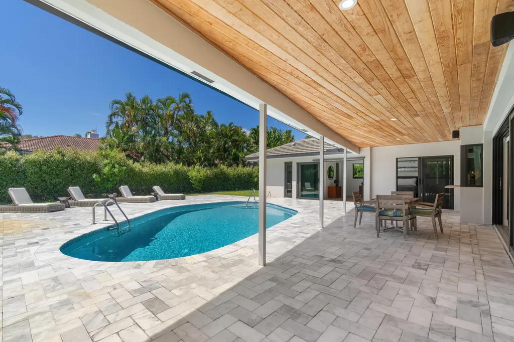 820 Canary Walk Delray Beach FL 33483