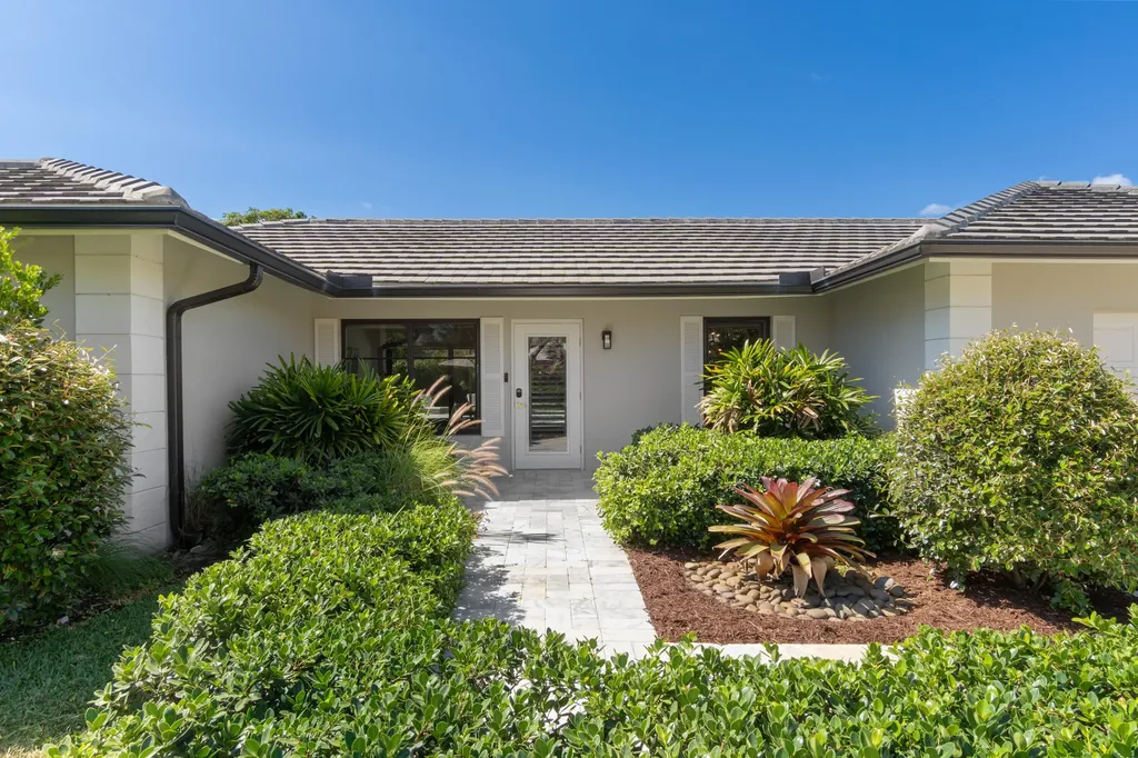 820 Canary Walk Delray Beach FL 33483