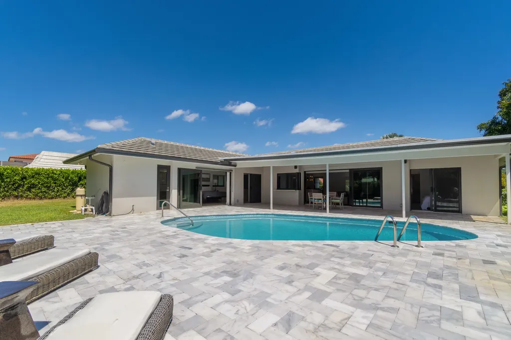 820 Canary Walk Delray Beach FL 33483