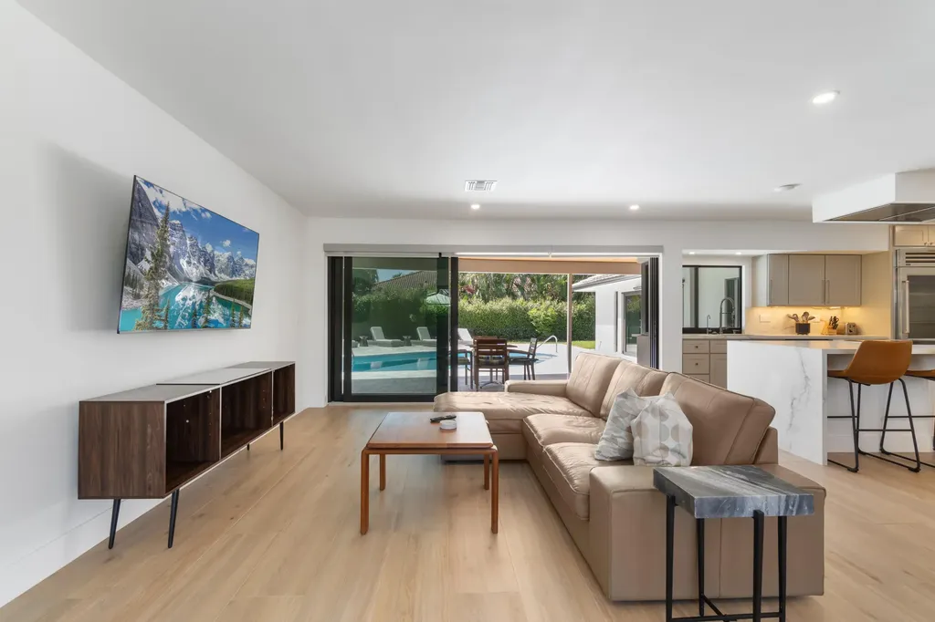 820 Canary Walk Delray Beach FL 33483