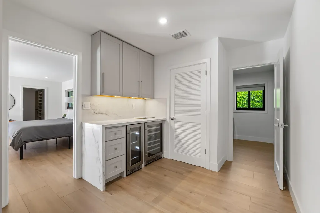 820 Canary Walk Delray Beach FL 33483