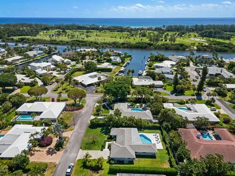 820 Canary Walk Delray Beach FL 33483