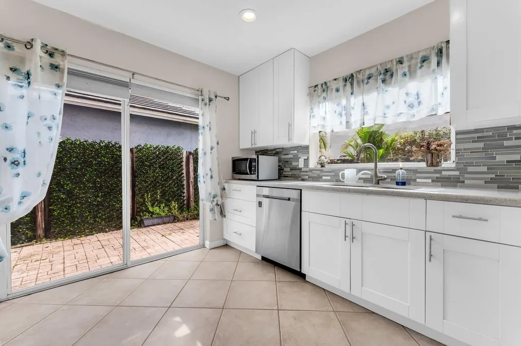 9855 NW 2nd Court Plantation FL 33324