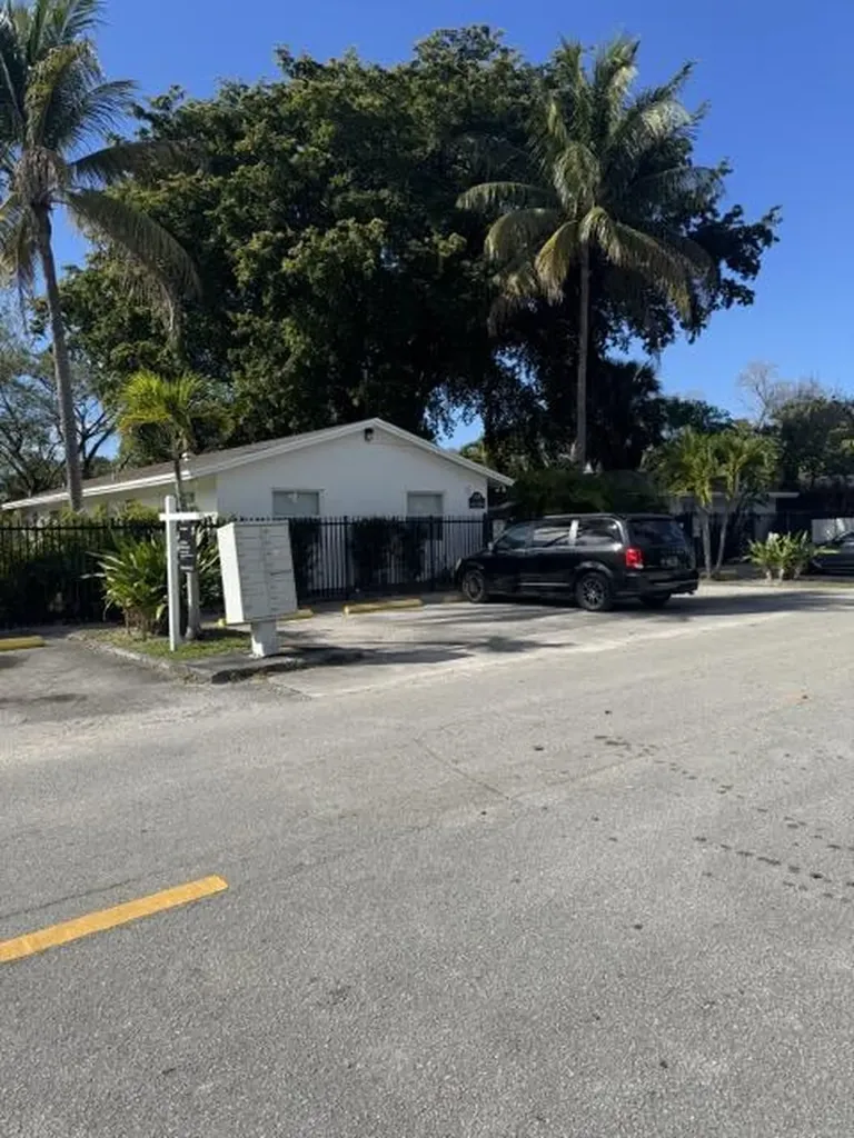 1325/1329/1333 NE 5th Terrace Fort Lauderdale FL