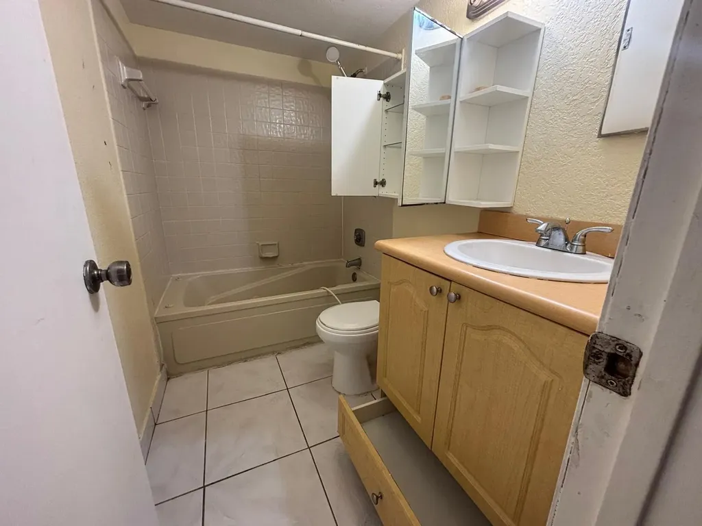 11201 SW 13th Street Pembroke Pines FL 33025