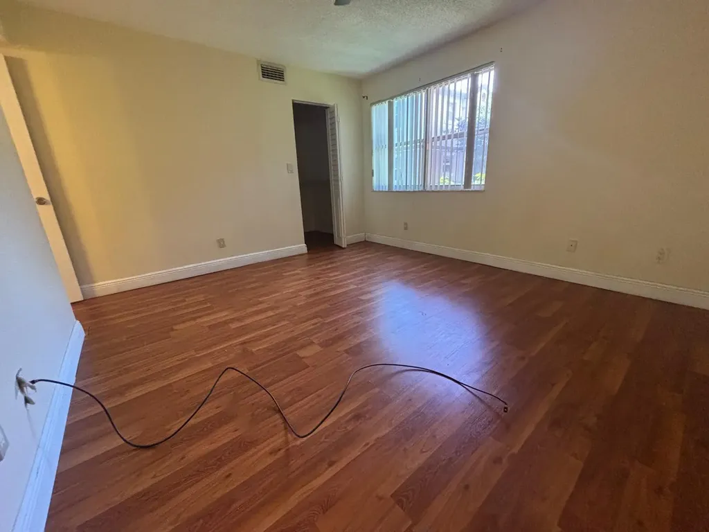 11201 SW 13th Street Pembroke Pines FL 33025