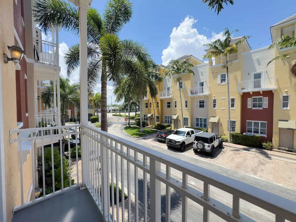 2313 Vintage Drive Lighthouse Point FL 33064