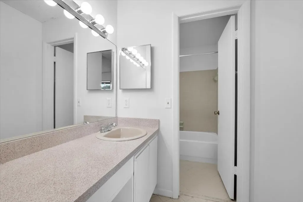 4718 NW 82nd Avenue Lauderhill FL 33351