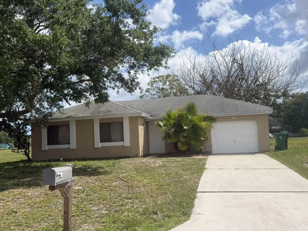 1131 SE Parrish Court Port St Lucie FL 34952