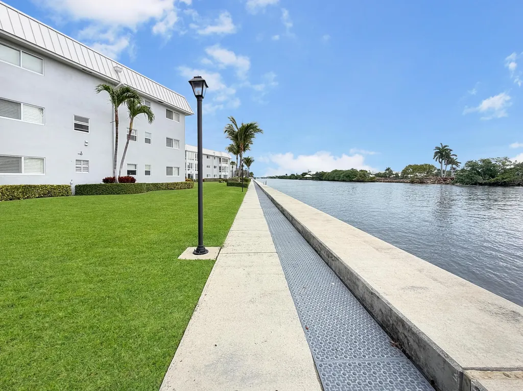 8 Colonial Club Drive Boynton Beach FL 33435