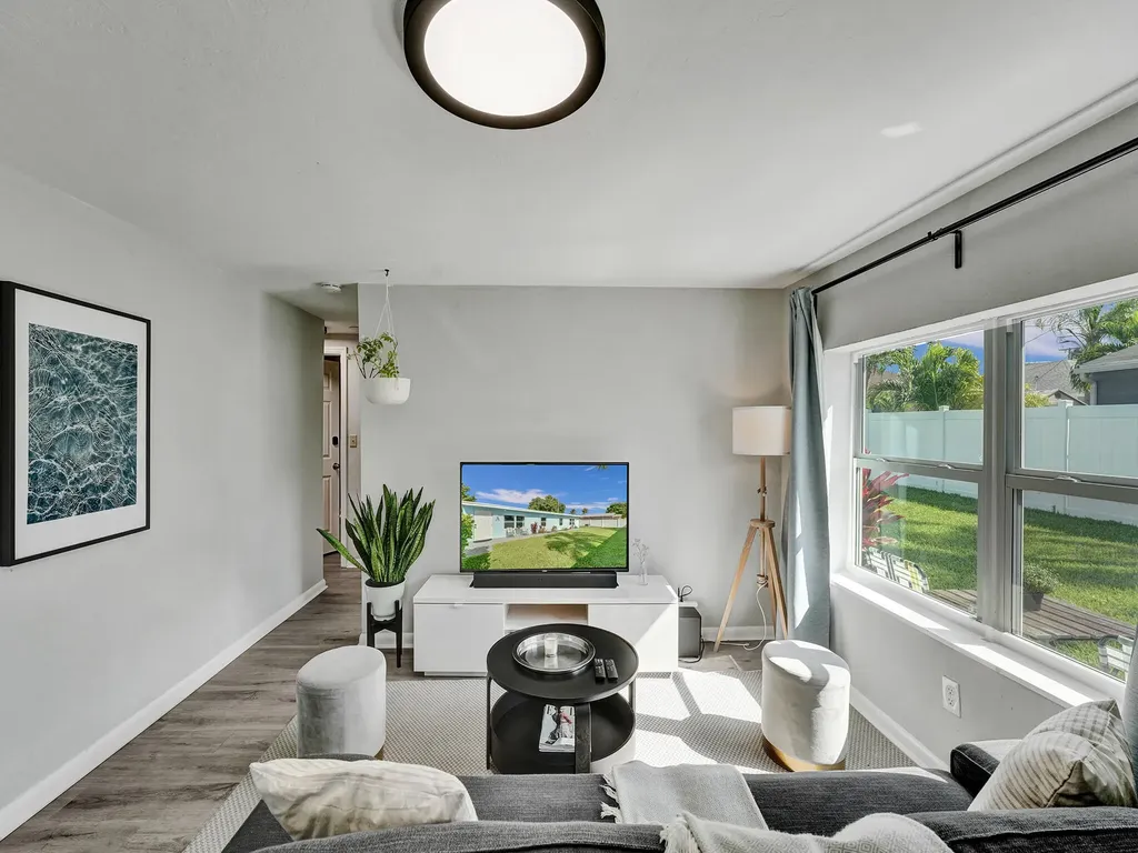 719 SW 2nd Court Delray Beach FL 33444