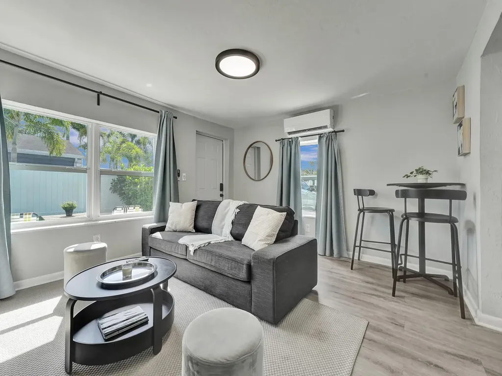 719 SW 2nd Court Delray Beach FL 33444