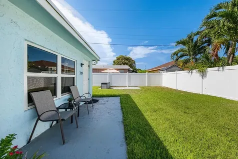 719 SW 2nd Court Delray Beach FL 33444