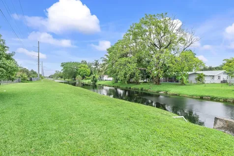 1320 NW 76th Avenue Plantation FL 33322