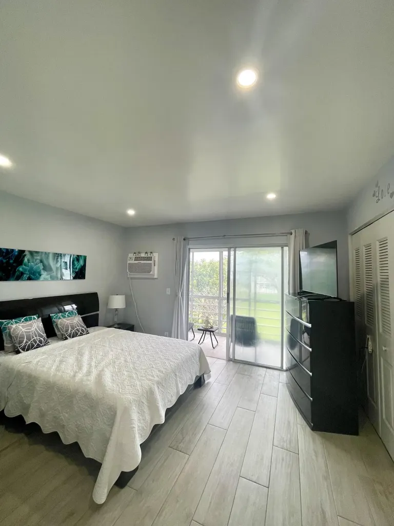 107 Kent G West Palm Beach FL 33417