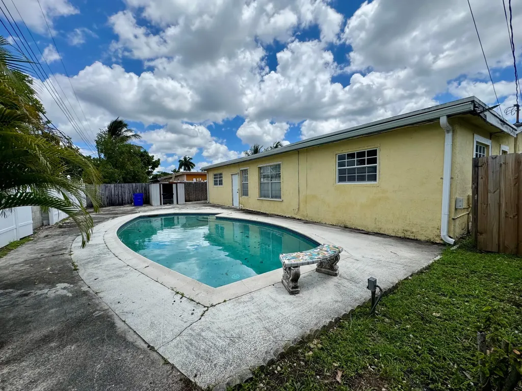3941 NW 36th Terrace Lauderdale Lakes FL 33309