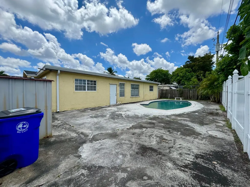 3941 NW 36th Terrace Lauderdale Lakes FL 33309