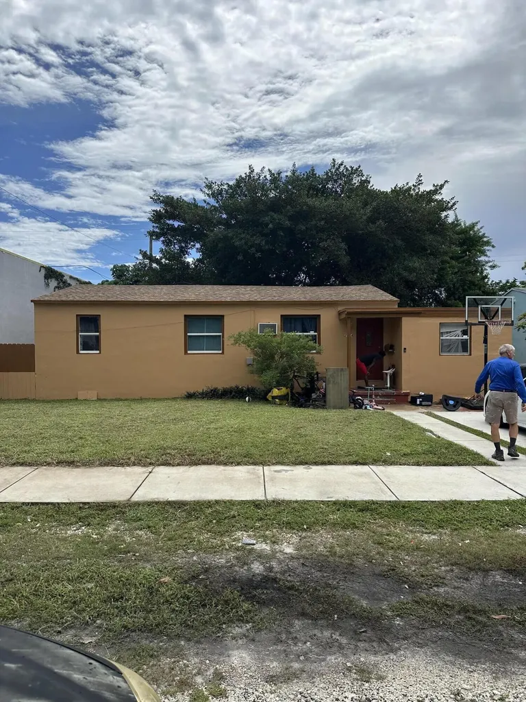 2114 Dewey Street Hollywood FL 33020
