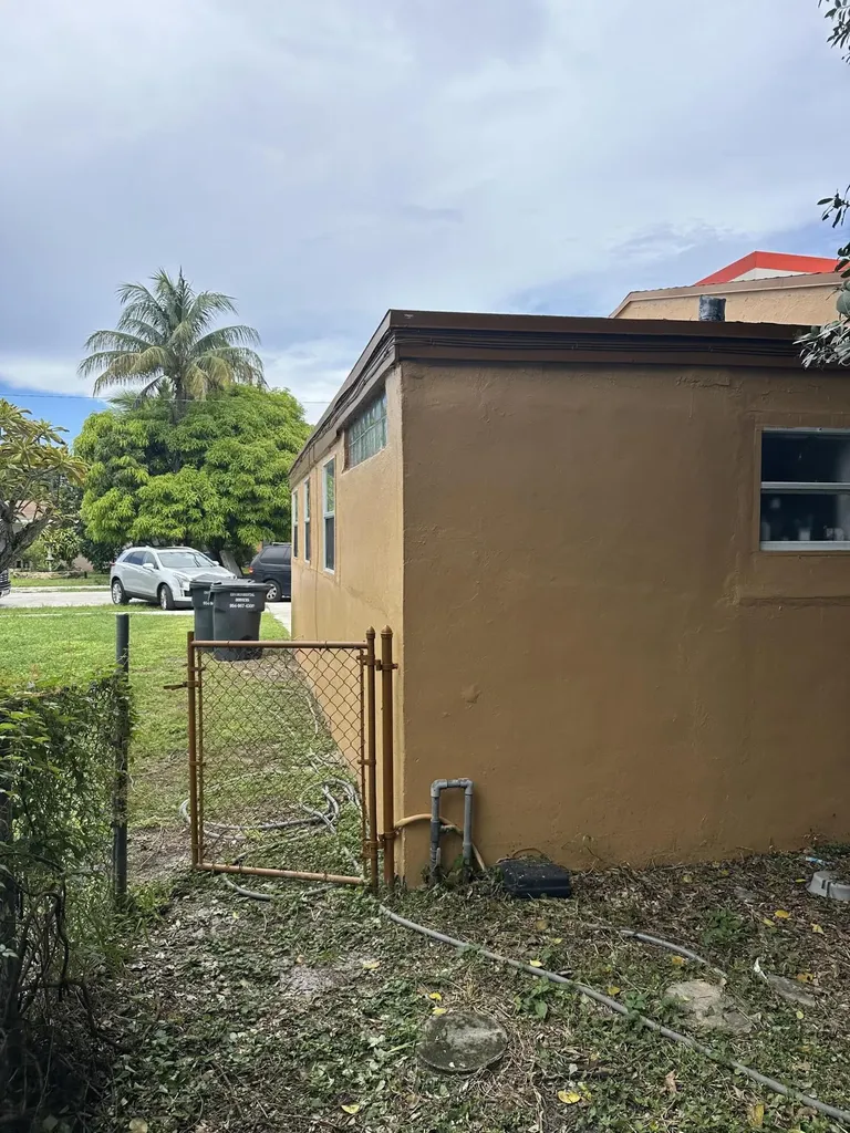 2114 Dewey Street Hollywood FL 33020