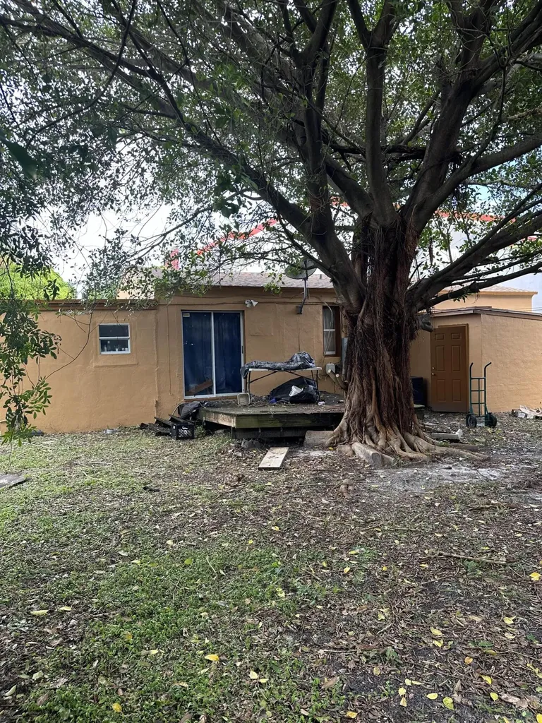 2114 Dewey Street Hollywood FL 33020