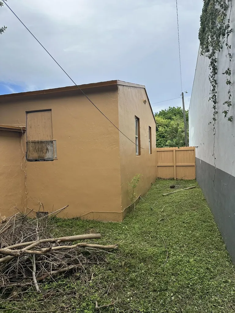 2114 Dewey Street Hollywood FL 33020