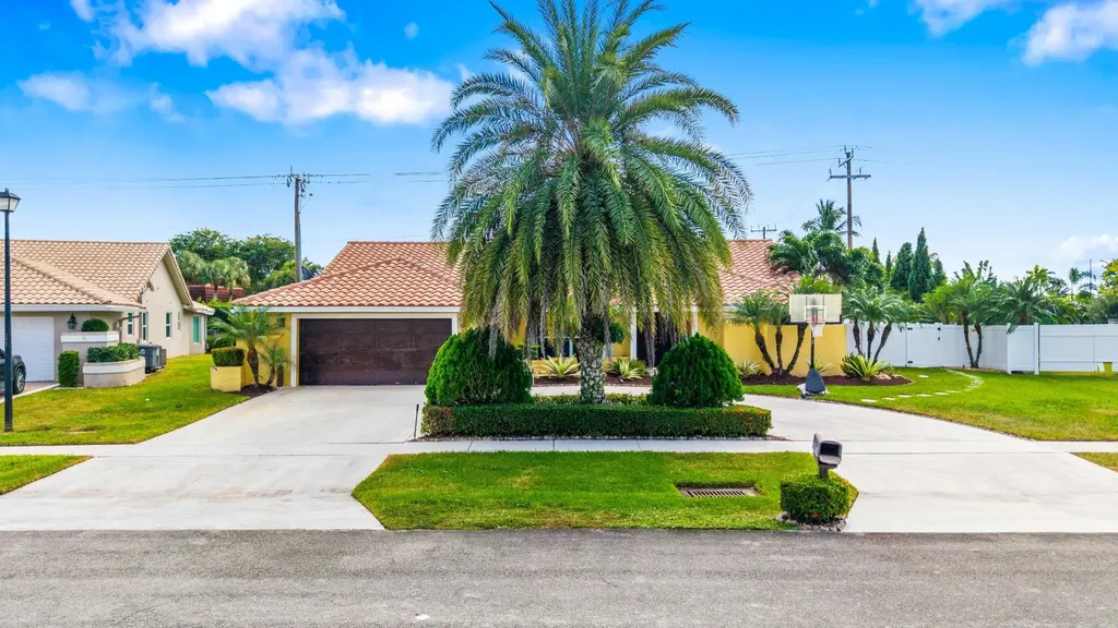 22071 Martella Avenue Boca Raton FL 33433