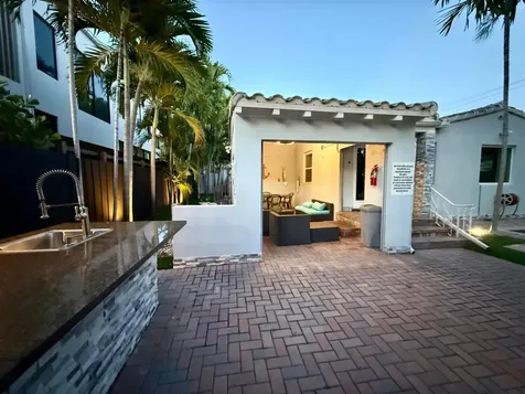 700 NE 17th Way Fort Lauderdale FL 33304