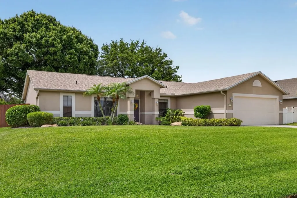 6771 NW Abigail Avenue Port St Lucie FL 34983