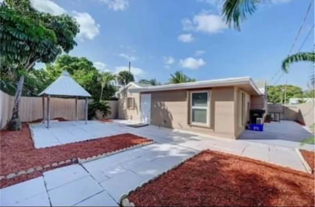 952 30th Street West Palm Beach FL 33407